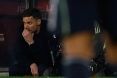 Xabi Alonso đã ‘buông giáp’ quy hàng?